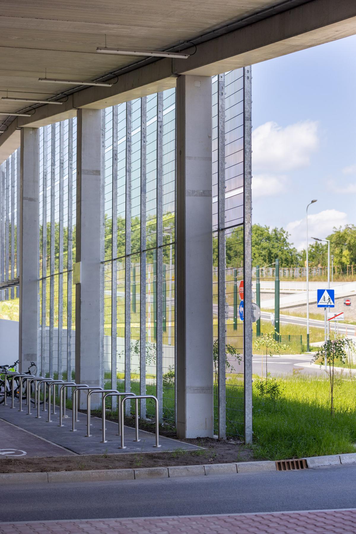 Montaż belek żelbetowych